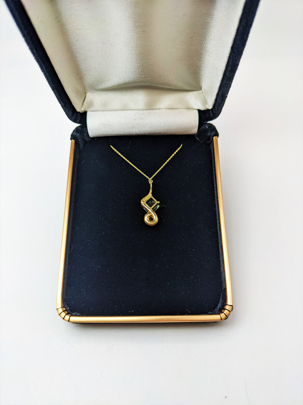 18K Gold Pendant Set With Montana Sapphire 2.15cts Green/Blue Color Change and Alexandrite, Includes 18K Gold Chain