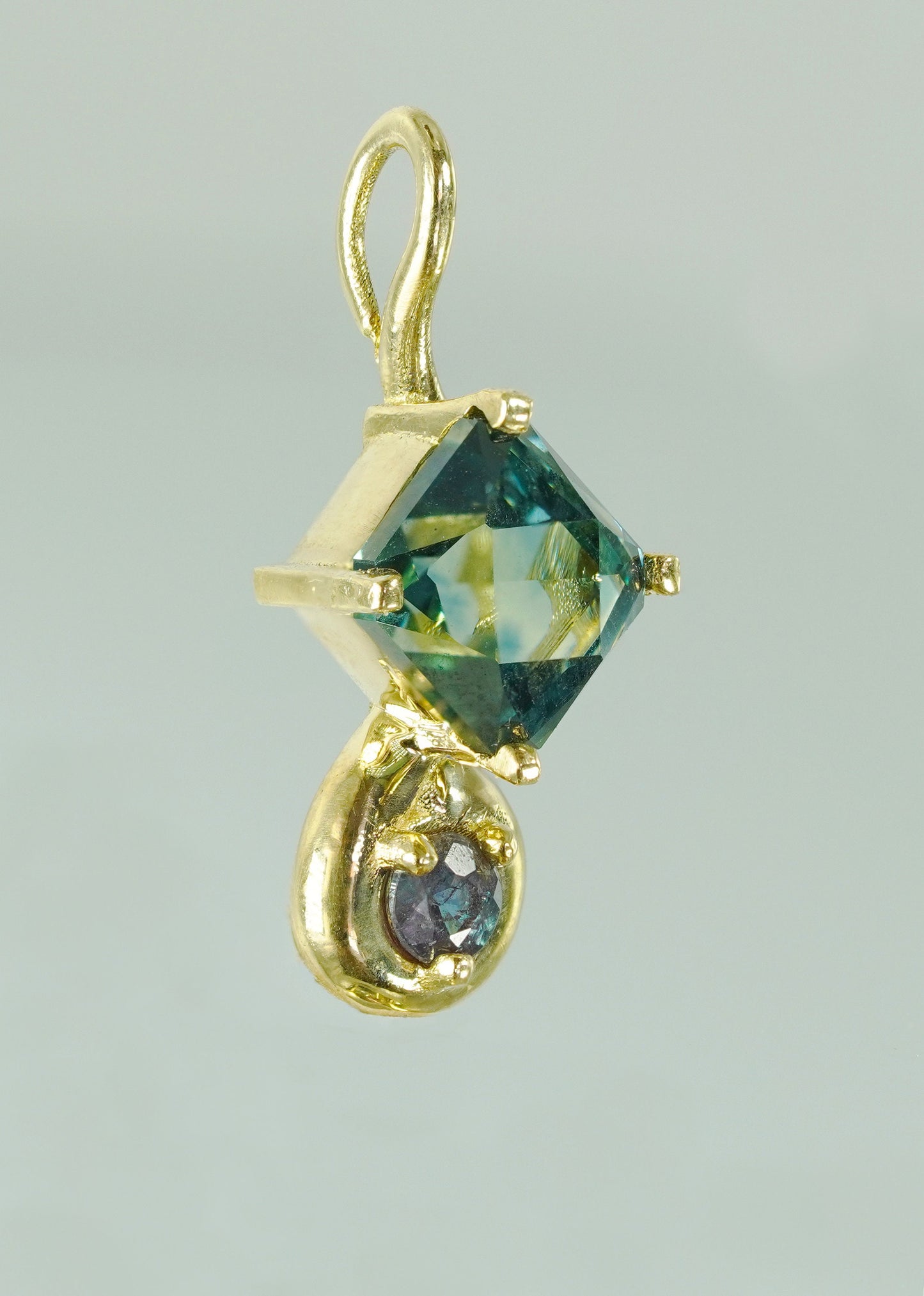 18K Gold Pendant Set With Montana Sapphire 2.15cts Green/Blue Color Change and Alexandrite, Includes 18K Gold Chain