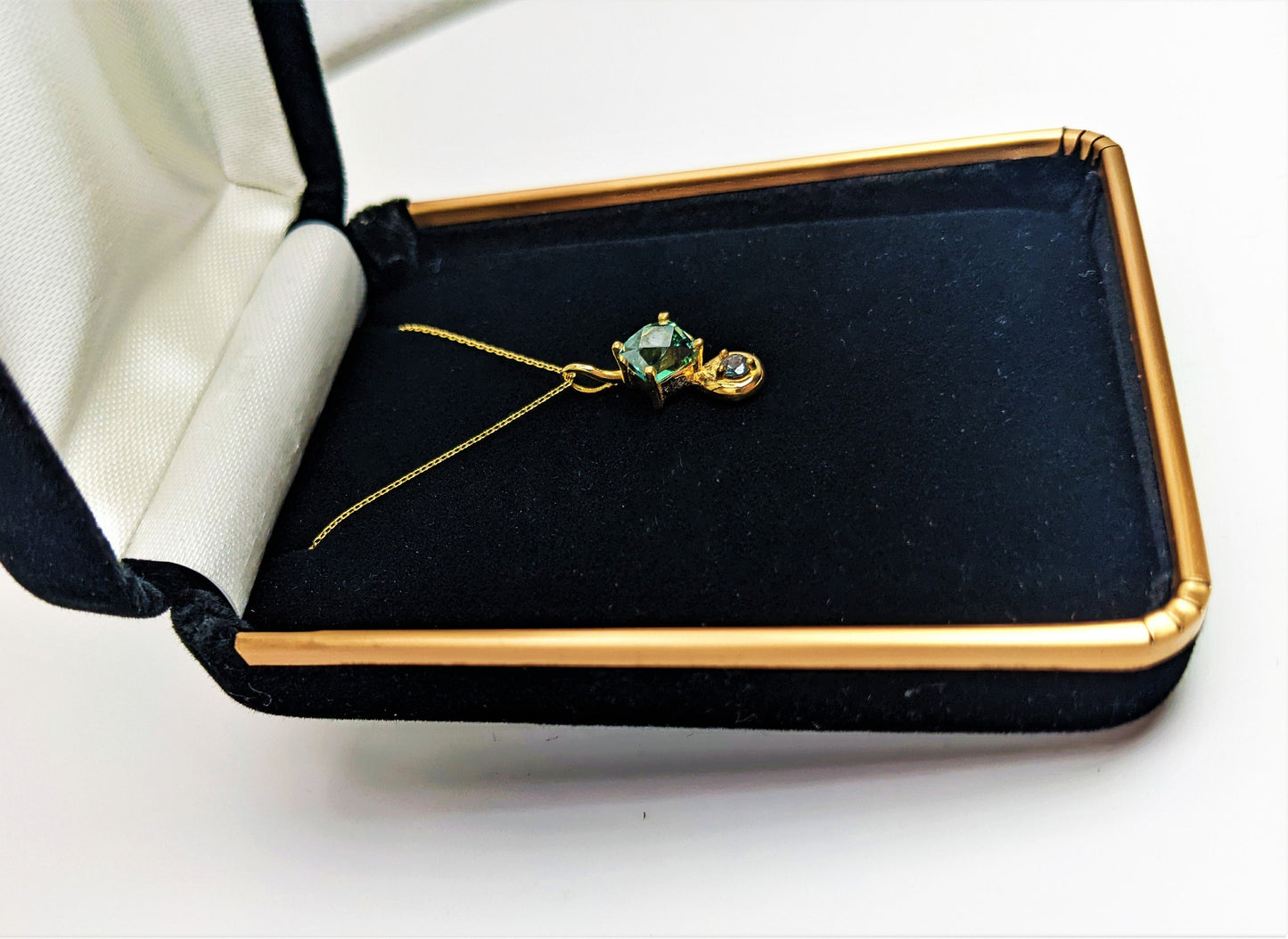 18K Gold Pendant Set With Montana Sapphire 2.15cts Green/Blue Color Change and Alexandrite, Includes 18K Gold Chain